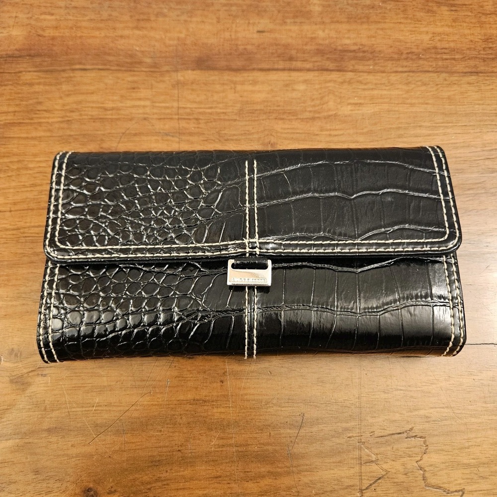 Liz Claiborne Croc Embossed Clutch Wallet Black Faux Leather Trifold Cute